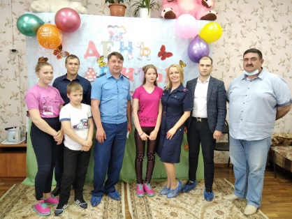В Варнавинском районе следователи СК в честь международного праздника порадовали детей из реабилитационного центра (Фото)