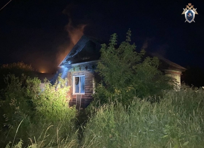 В г. Лукоянов Нижегородской области следователи СК выясняют обстоятельства гибели двух мужчин на пожаре (Фотографии)